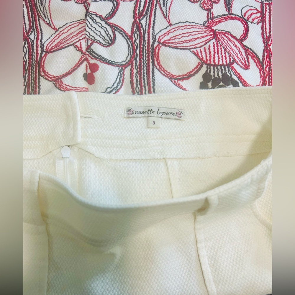 Women's Size 8 Unique Vintage-like White Floral Embroidered Skirt - Picture 6 of 7